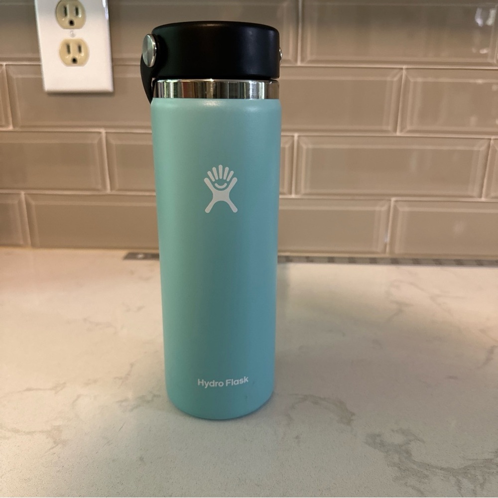 Hydro Flask Wide Flex Cap 20 Oz, Light Blue‎